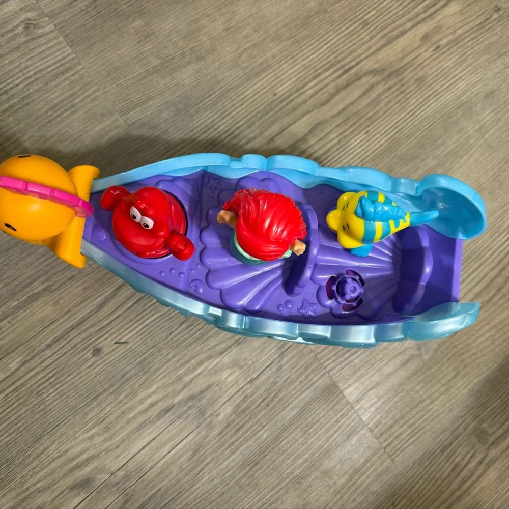 Little People Disney Princess Ariel's Seahorse Carriage Lights Up With Music